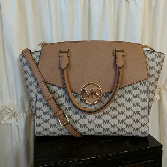 Michael Kors Handbags - NWT Michael Kors Hudson Large Satchel